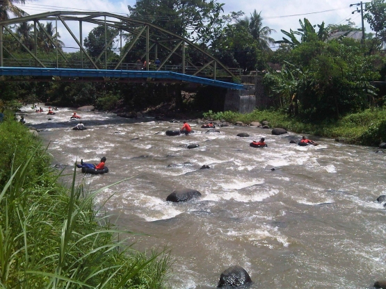 Nolo Branti River Tubing