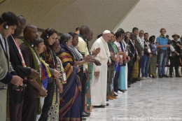 Paus dan para pemimpin gerakan 'il movimento' dari seluruh dunia, FOTO: avvernire.it
