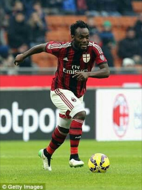 (Essien berbaju AC Milan / sumber foto : Dailymail)