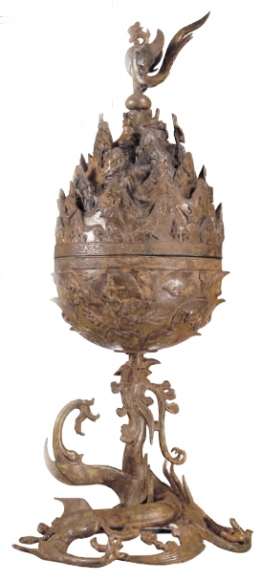 Great Gilt-bronze Incense Burner of Baekje (Sumber: korea.net)