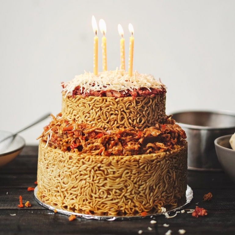 Kue ulang tahun inovatif ala TOT AW (Sumber: Instagram).