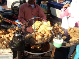 Penjual gorengan yang menjamur. Photo: commons.wikimedia.org