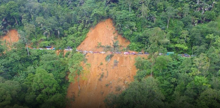Salah satu titik longsor di Kabupaten Limapuluh Kota, Provinsi Sumatera Barat. (FOTO: BNPB)