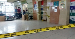 Lokasi lift jatuh di Blok M Square dipasangi Garis Polisi. Source: Okezone News.