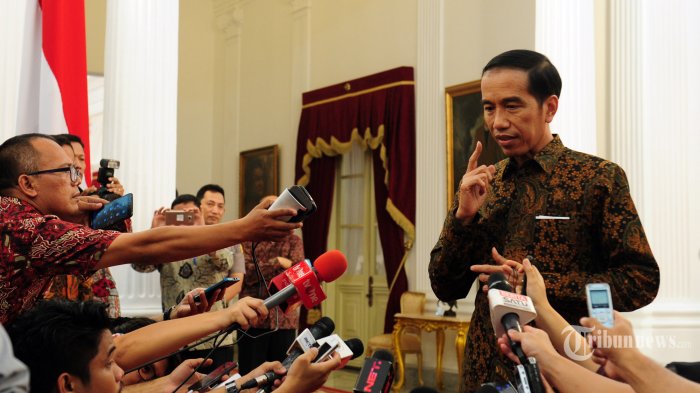 Presiden Joko Widodo memberikan keterangan kepada media (sumber : tribunnews.com)