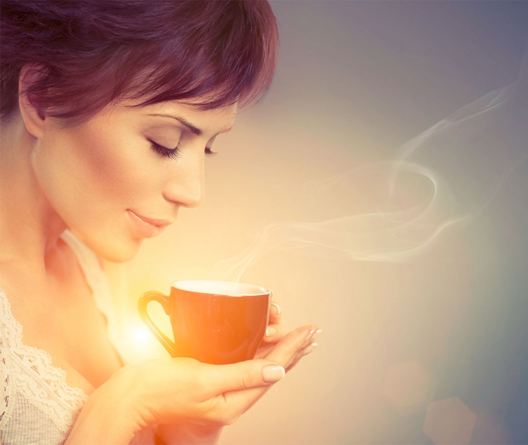 Minum teh secara teratur mengurangi resiko pikun di hari tua. Sumber: www.belvideretea.com