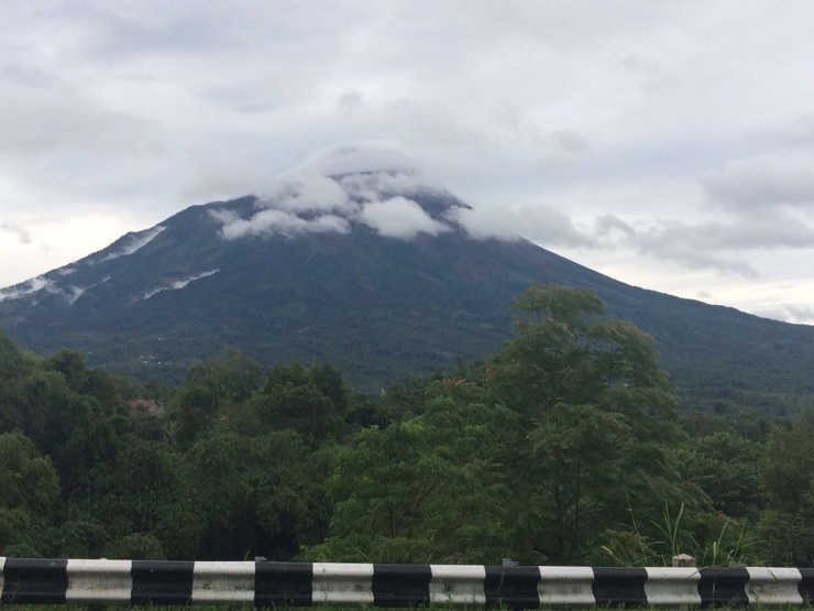 Sumber foto: arsip pribadi. Suasana Gunung Merapi dari arah barat pada 19 Maret 2017.