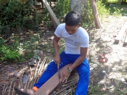 Saat pembuatan tikung. Foto dok. Yayasan Palung