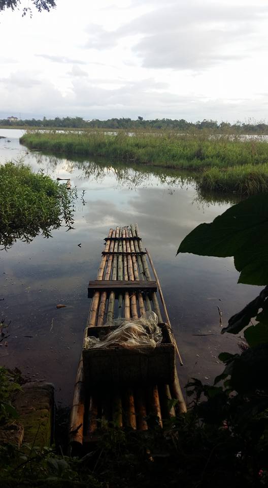 Rakit di Danau Mawang (foto: Kamaruddin Azis)