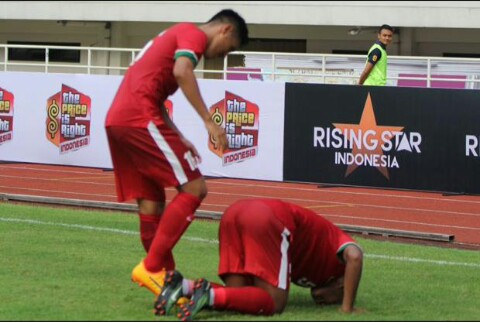 (Pemain Timnas merayakan gol Nur Hadianto / sumber foto : Sindonews)