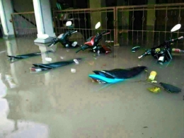1. Banjir Samarinda 2009 Lalu Merendam Apa Saja, Termasuk Kendaraan Yang Kita Miliki