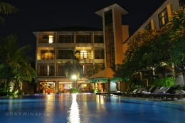 Best Western Resort Kuta Bali di malam hari / dap