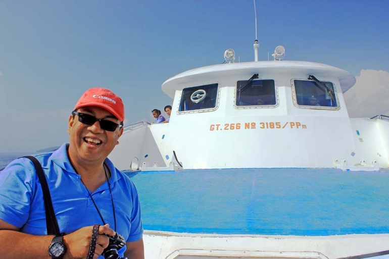 koleksi pribadi. Di atas spead boat, express bahari. Laut tenang menuju Amahai di Pulau Seram.