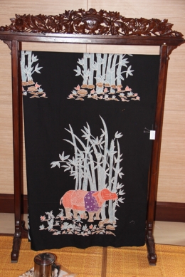 Batik Etnik Tangsel motif Badak Bercula Satu. (Foto: Gapey Sandy)