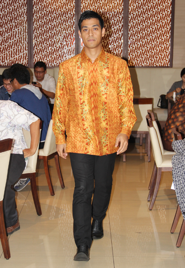 Batik Etnik Tangsel motif Gerbang Tigaraksa dan Al Bantani. (Foto: Gapey Sandy)