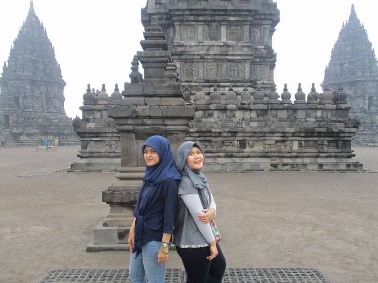 Nadia, teman yang awalnya di kenal via dunia maya, jadi guide perjalanan kami di Jogja :)