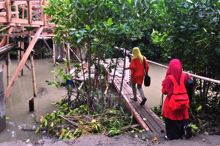 Fasilitas jembatan yang saat itu sedang dalam tahap pembangunan (Dok. Yani)