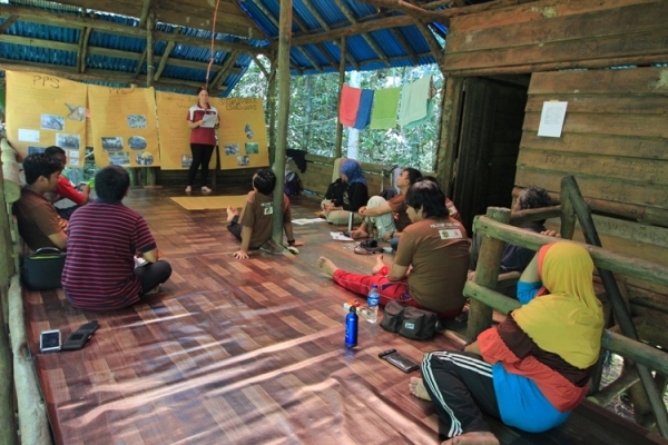 Saat dilakukan Presentasi Kepada para pihak. Foto dok. Wahyu Susanto, YP