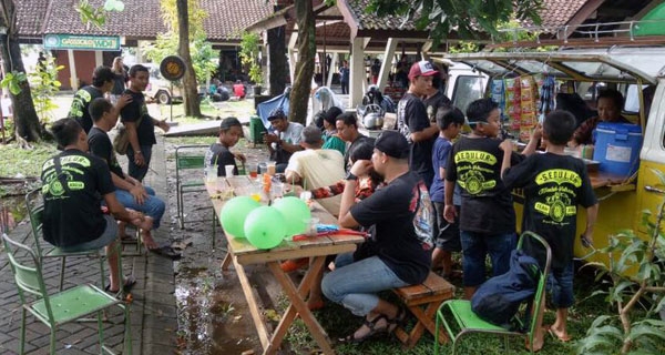 Suasana akrab di sebuah lokasi acara ulang tahun Mentaok VW Team