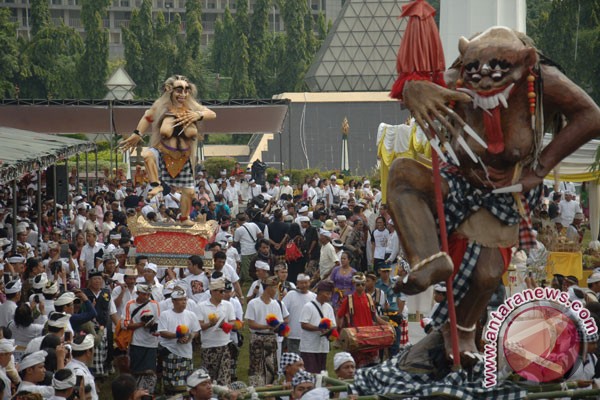 Tampilan ogoh-ogoh menjelang hari raya Nyepi