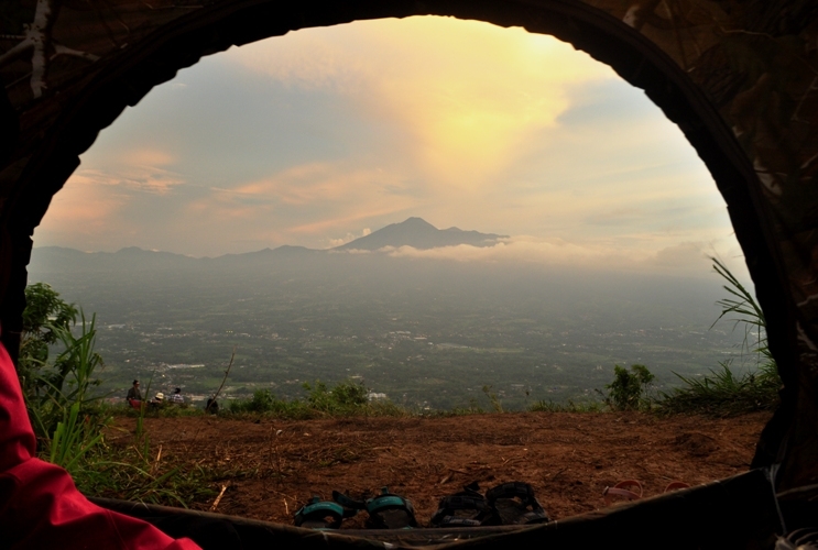 Senja berlatar Gunung Gede Pangrango (Dok. Yani)
