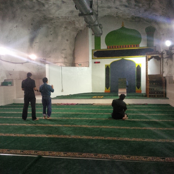 Masjid bawah tanah - Al Munawwar - 1700 di bawah permukaan tanah (dokumentasi pribadi)