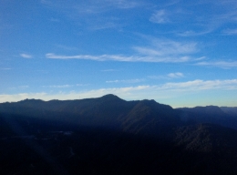 Pegunungan Jayawijaya - dipotret dalam penerbangan helikopter dari Mimika ke Tembagapura (dokumentasi pribadi)