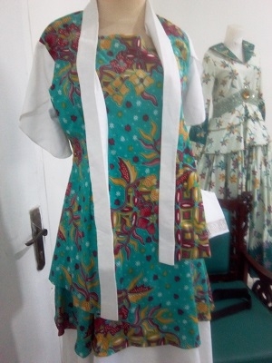 Batik Tangsel yang dominan warna Tosca dan Anggrek menjadi ikon