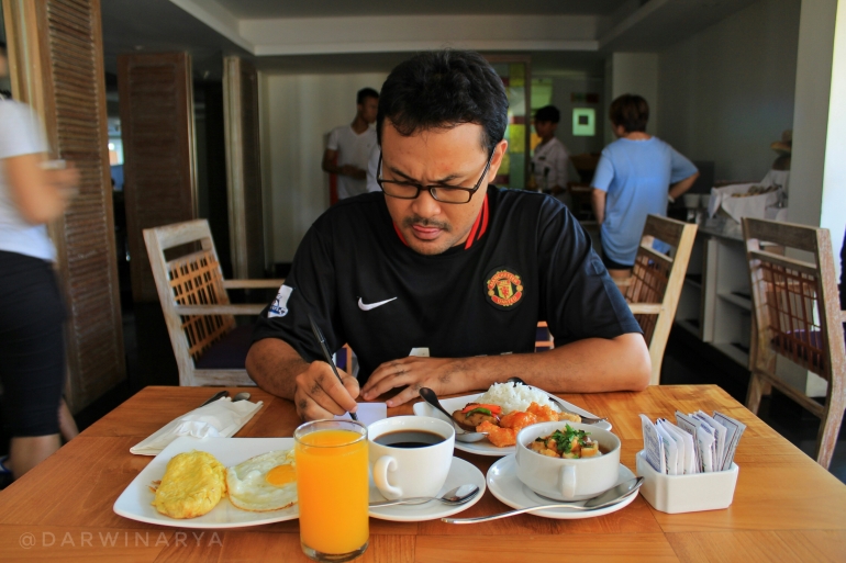 Foodie on Duty Sembari 'Melet' Dikit, Karena Senyum dan Pasang Muka Ganteng Sudah Terlalu Mainstream / dap