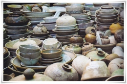Berbagai keramik temuan dari bawah air (Sumber: Dibalik Peradaban Keramik Natuna, Direktorat Pelestarian Cagar Budaya dan Permuseuman, 2015)
