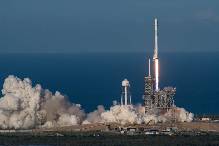 biaya perjalanan ke ruang angkasa berkat ada teknologi roket ruang angkasa/ https://nbcnews.com
