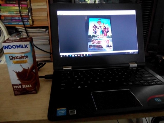 Ditemani susu Indomilk, jadi semangat membuat resensi buku (dokpri)