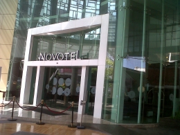Hotel Novotel Jakarta GajahMada sebagai titik temu (Dok Pri)
