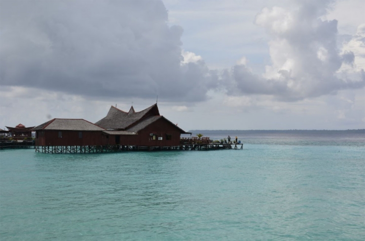 Salah satu sudut keindahan Maratua Paradise Resort (Foto Ali)