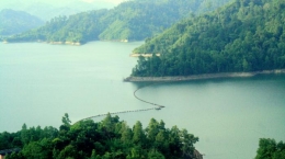 (salahs atu sudut pemandangan indah Danau waduk Batu TEGI / Photo: tribun-lampung.com)