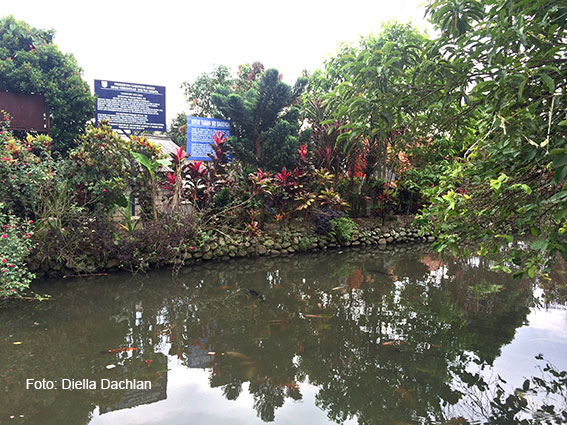 Situs Taman Sri Bagenda. Tempat ini tidak terlalu terawat. Banyak sampah