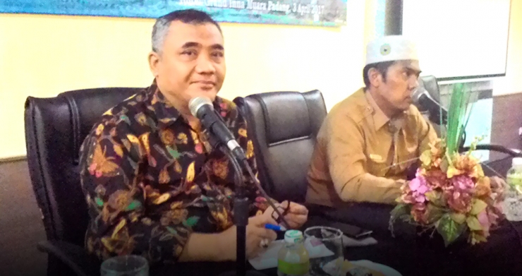 KEPALA Pusat Kerukunan Umat Beragama Pusat Ferimeldi, Ph.D, didampingi H. Mohammad Rifki MA, dalam acara Evaluasi Pelaksanaan Kerukunan Umat Beragama, di Padang, Senin 3 April 2017. (DOK. PRIBADI)