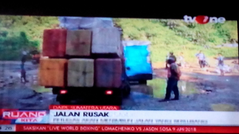 Jalan rusak di Kabupaten Dairi 2017