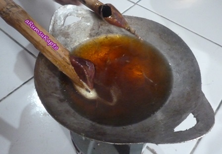 Canting dan lilin untuk membuat batik (Dokpri)