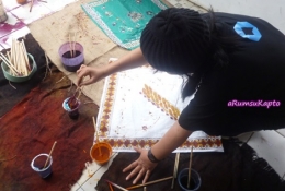 Proses pewarnaan Batik Tangsel (Dokpri)