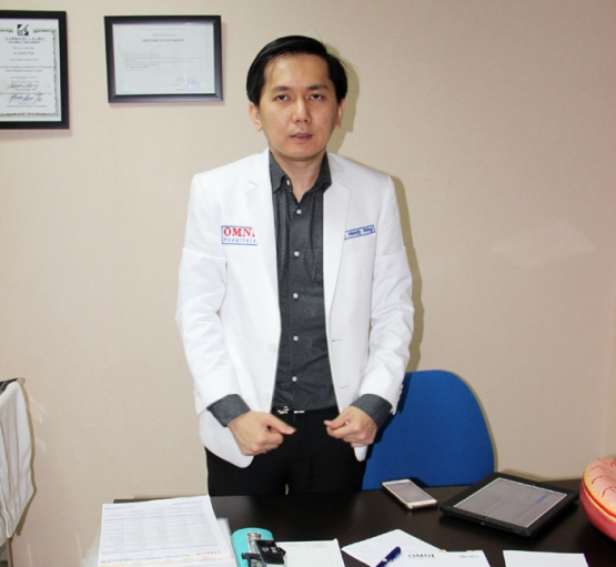 Dr Handy Wing SpB. Operasi Bedah Bariatrik di Indonesia masih dianggap Operasi Kosmetik. (Foto: Gapey Sandy)