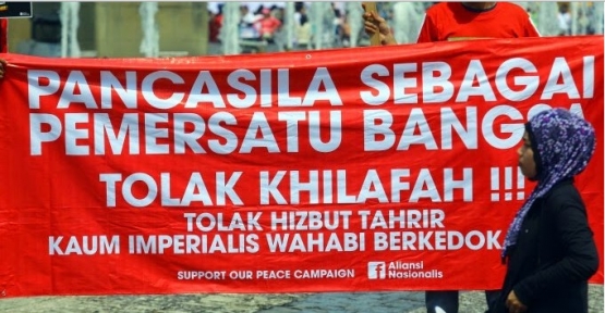 Sumber: https://arrahmahnews.com/2016/01/25/ketua-pwnu-jabar-ormas-islam-anti-pancasila-dan-pendukung-khilafah-wajib-dibubarkan/