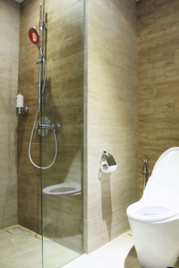 Shower Room di kamar Superior di Ibis Styles Bali Petitenget / dap