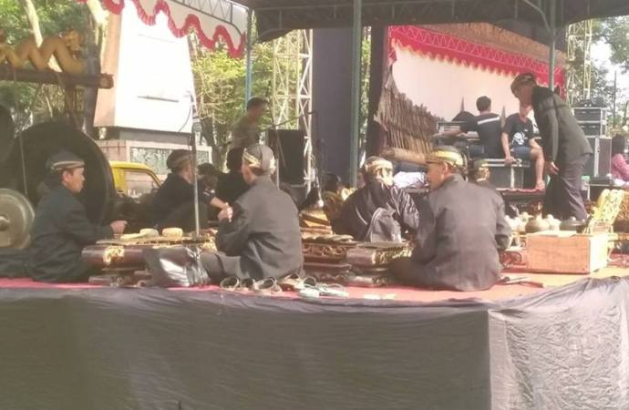 Seperangkat gamelan pendukung ibadah (foto: dok pri)