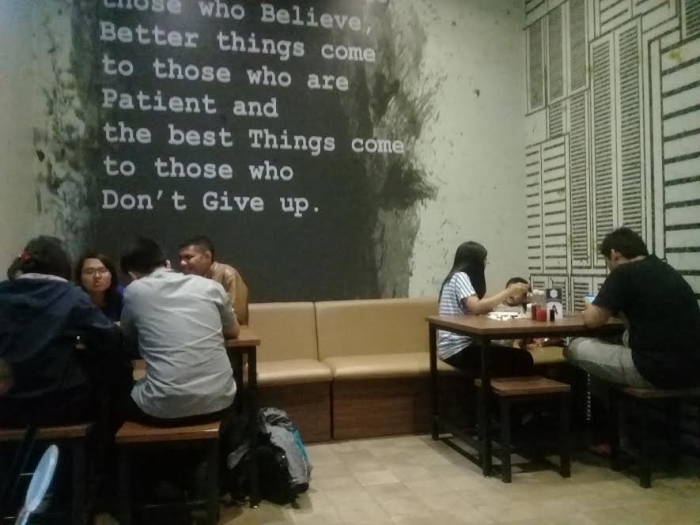 No smoking area eat boss cafe pasir kaliki, Bandung (Dokumentasi Pribadi)