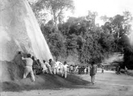 Pembukaan Jalan Medan-Kaban Jahe masa Zaman Hindia Belanda ((gambar dari karosiadi.worpress.com)