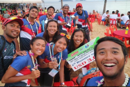 Tim voli pantai putra dan putri Indonesia didampingi pelatih Koko Prasetyo dan Agus Salim| Sumber: Instagram Dhita Juliana (@dhitajuliana)