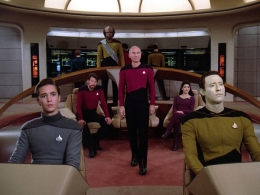 Kapten Picard bersama awak Enterprise. sumber : Popular Mechanics