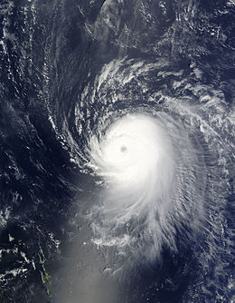 Gambar 1. Tampilan Citra Satelit Siklon Tropis Ike yang Muncul di Samudra Atlantik pada Tahun 2008, Tampak Titik di Tengah yang Dinamakan 'Mata Siklon' (sumber :wikipedia.org)