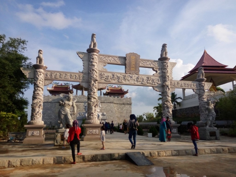 Gerbang Utama Vihara Patung Seribu (Dok.pribadi)